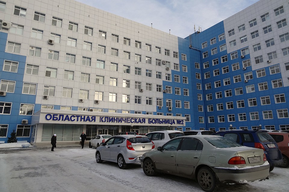 Школьницу, выпавшую с балкона 10 этажа, могут перевести из реанимации