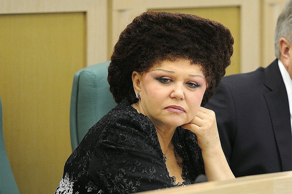 В правительстве информацию об отмене НДФЛ не подтвердили. Но как сказала «КП» политик Валентина Петренко, которая 16 лет проработала сенатором, правительство и не может решать такие вопросы