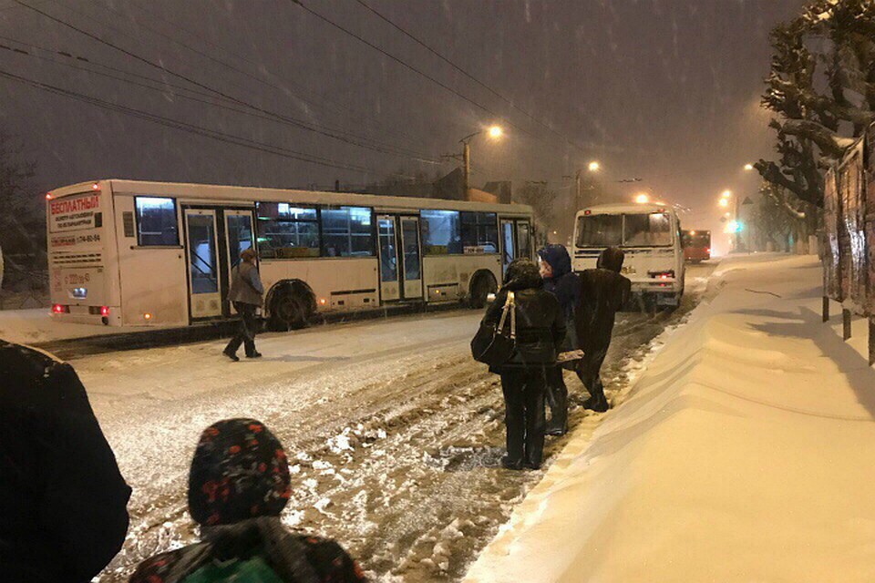Ситуация с транспортом в районах оставляет желать лучшего: куда-то без пересадок не добраться, а в другой район и вовсе дороги не проложено. Фото: vk.com/zlo43
