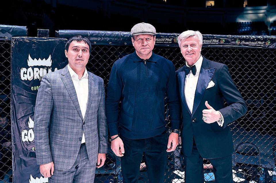 Александр Емельяненко (в центре). Фото: vk.com/mma63ru