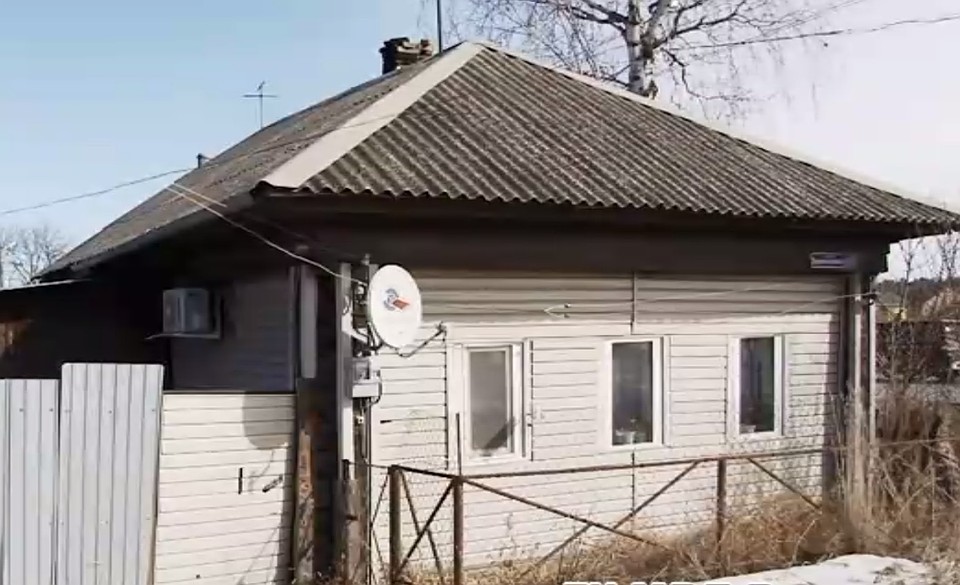 В этом доме и произошло убийство. Скриншот с видео ГУ МВД по Пермскому краю