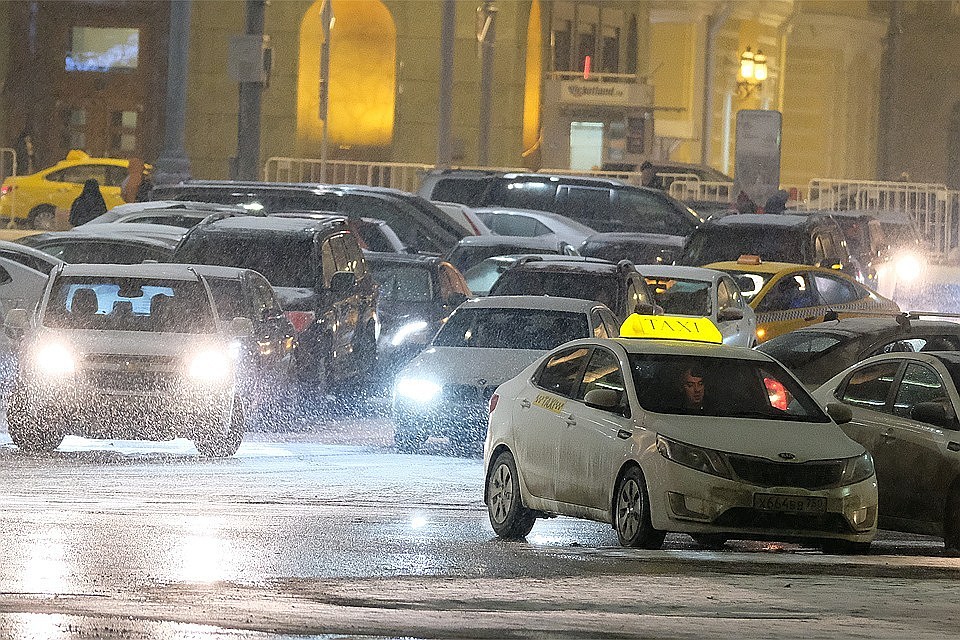 В Москве автомобильные пробки достигли восьми баллов