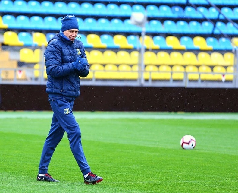 Валерий Карпин на тренировке.