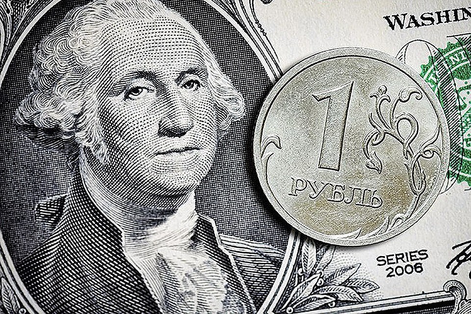 Доллар впервые с 25 марта опустился ниже 64 рублей