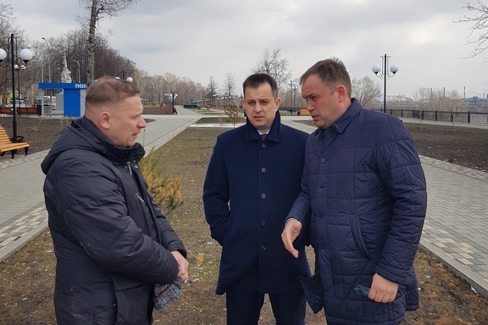 Мэр Кемерова остался недоволен состоянием отремонтированной набережной после зимы Фото: Илья Середюк / "ВКонтакте"