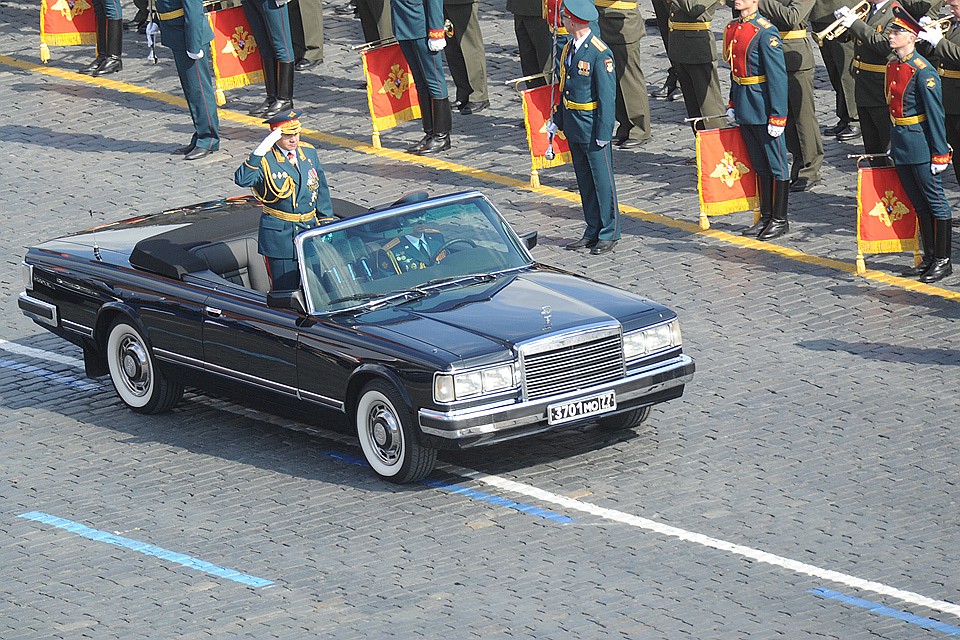 ЗиЛ-41041 АМГ на Параде Победы.