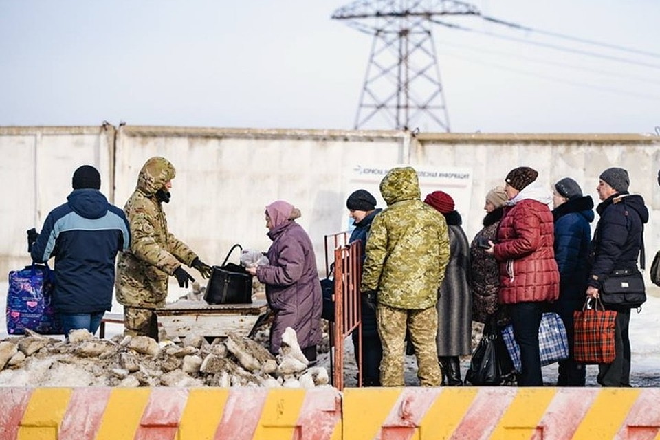 Поездки за пенсиями на Украину для жителей Донбасса – всегда тяжелое испытание. Фото: facebook.com/UNHumanRightsMonitoringMission.Ukraine