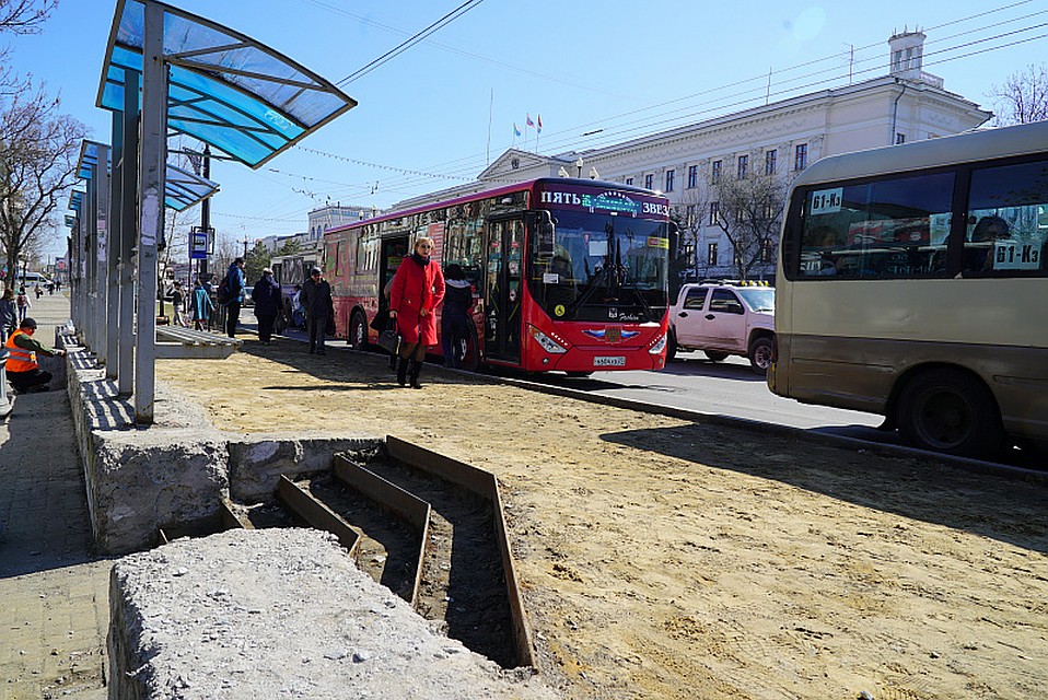 В Хабаровске начался ремонт остановок общественного транспорта