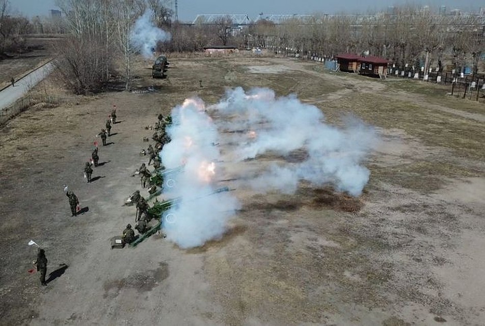 Гаубицы Д-30 дали залпы на пляже. Фото: пресс-служба ЦВО