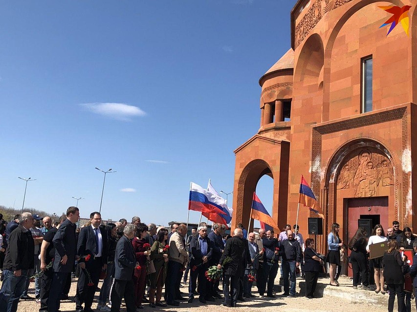 Церковь Богородицы на Соколовой горе в Саратове собрала сегодня сотни саратовских армян