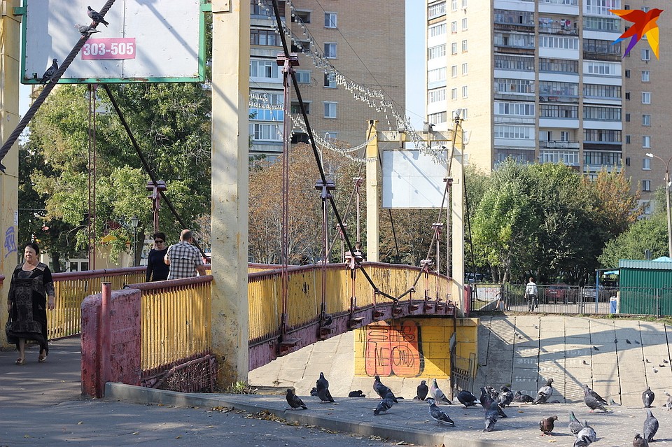 В Орле покрасят ограждения подвесного моста в Детском парке