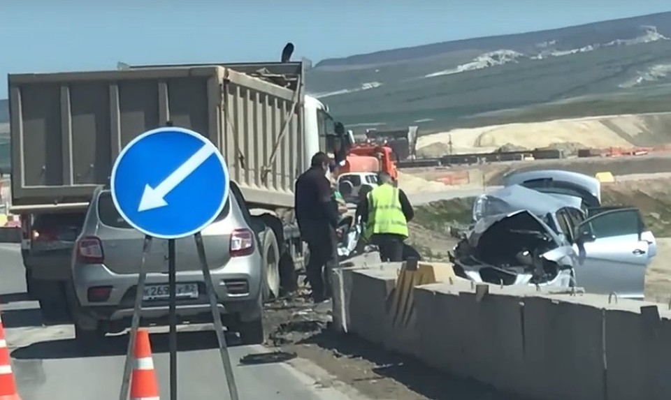 Причины аварии выясняются. Фото: скрин из видео группы "Автопартнер Крым"/Игорь Климентов