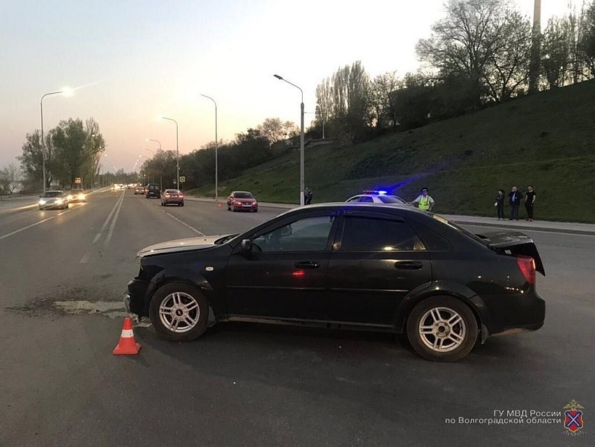 Парень на "Шевроле" не уступил дорогу иномарке, в которой ехали двое детей.