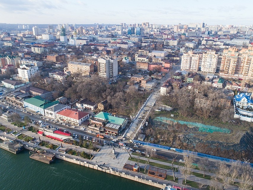 Жители центра Ростова жалуются на запах канализации
