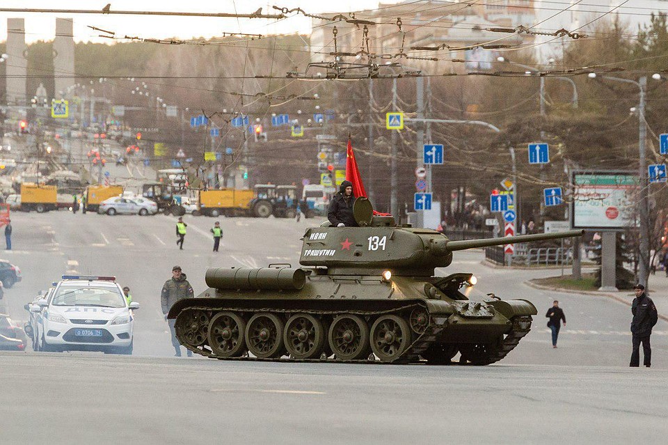 Генеральная репетиция Парада Победы 9 Мая 2019 года в Челябинске: отличный шанс посмотреть мероприятие с наилучшего ракурса.