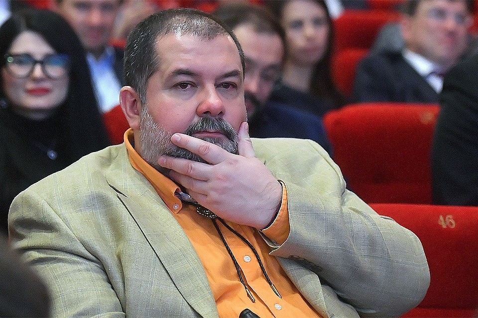 Писатель Сергей Лукьяненко.