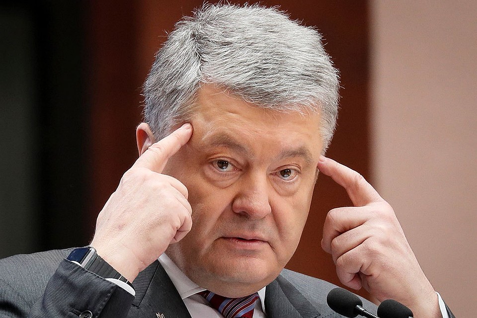 Занимающий (пока еще) пост президента страны Петр Порошенко пожаловался на "паспортную агрессию" Кремля.