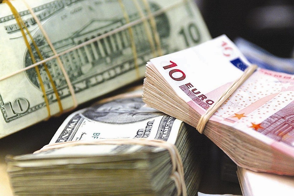 Вынесли 3200 евро, 15 тысяч леев и 600 долларов