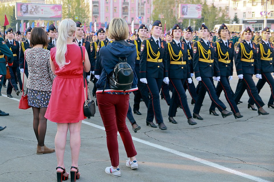 В Барнауле прошла репетиция Парада победы. Фото: Олег УКЛАДОВ