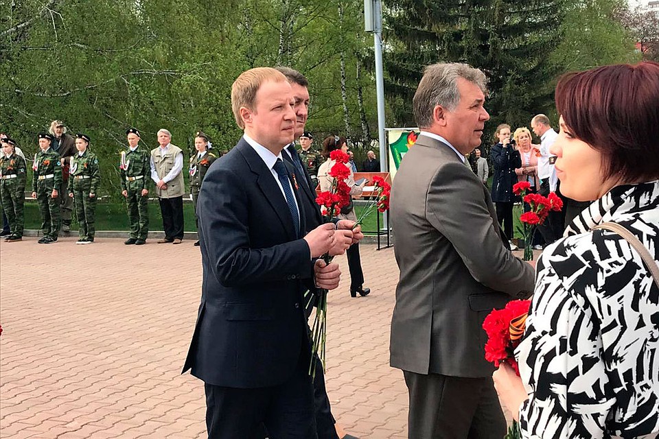 Виктор Томенко на возложении цветов