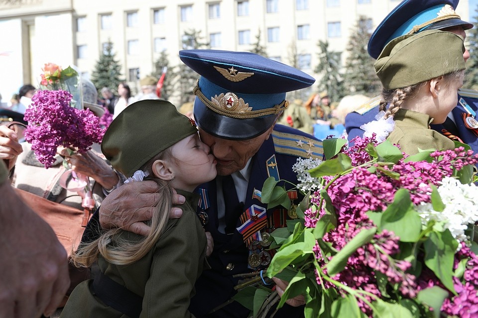 Праздник встречали со слезами на глазах