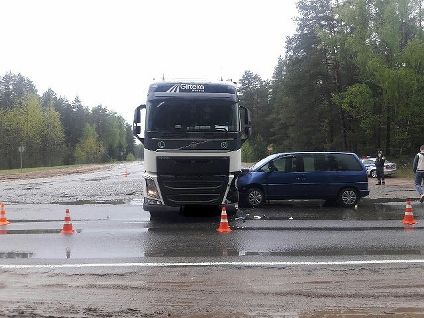 Водитель фуры не уступил дорогу легковушке. Фото: ГАИ УВД Витебского облисполкома