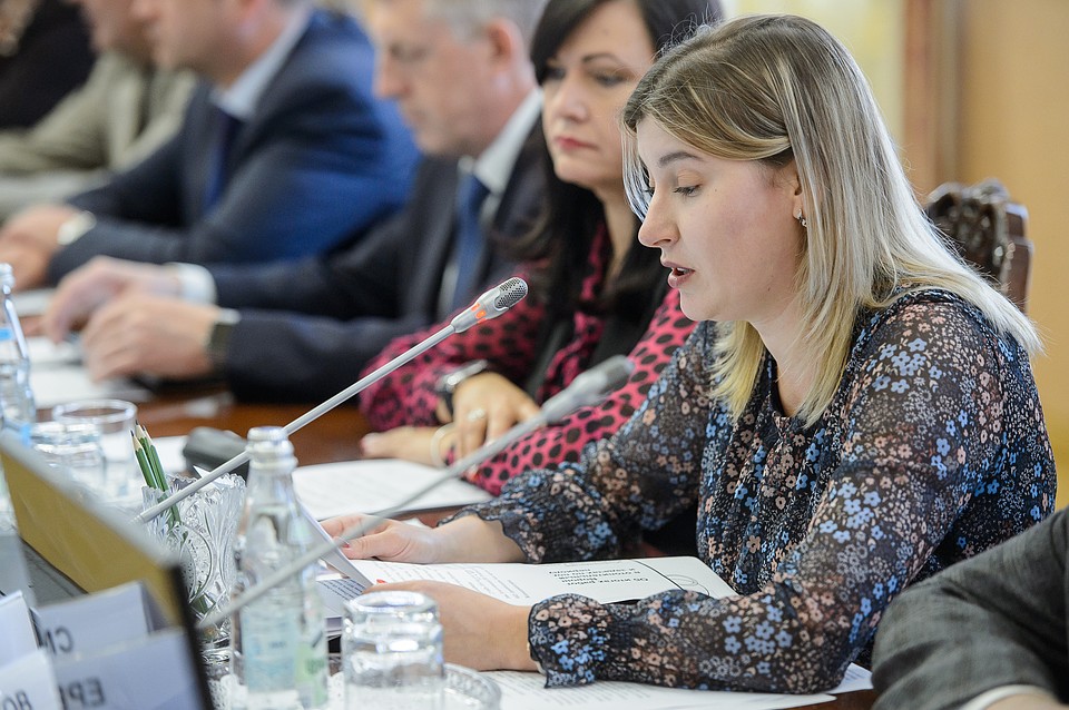 Галина Смирнова уверена, что проблему ухода компании с рынка удастся решить. Благо времени до нового отопительного сезона еще вагон.