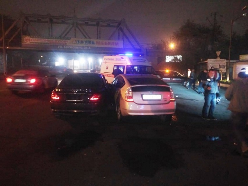 Авария с участием «Марка» и «Приуса». Фото: пресс-служба УМВД по Приморскому краю