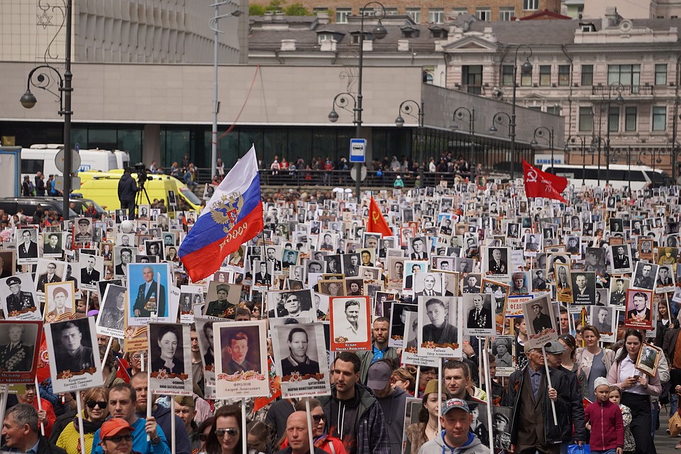 Шествие «Бессмертного полка» с каждым годом становится масштабнее.
