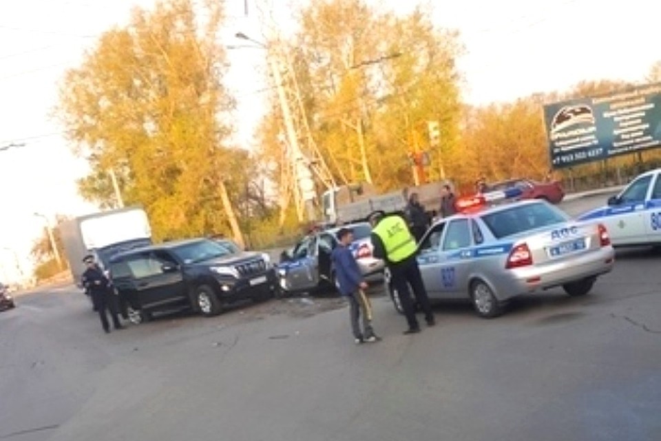 Полицейский автомобиль протаранил иномарку в Кузбассе. ФОТО: vk.com, "ЧП Ленинск-Кузнецкий."