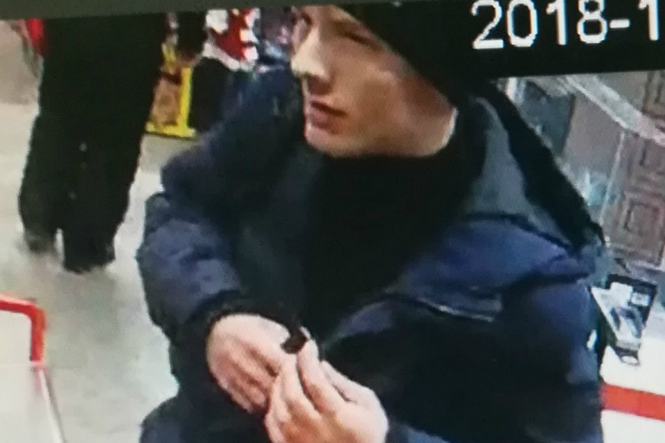 разыскивается молодой человек, который расплачивался в магазинах фальшивыми деньгами. Фото: УМВД России по Кировской области