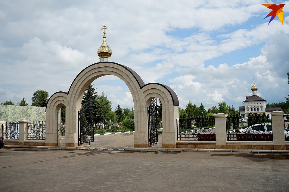 После майских праздников на кладбищах в Орле скопился мусор
