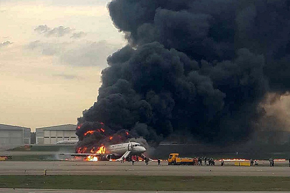 В Сети опубликовали видео аварийной посадки SSJ-100 в Шереметьево