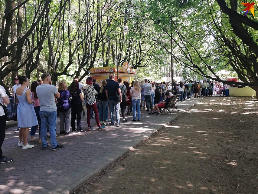 Очередь в Ботанический сад.