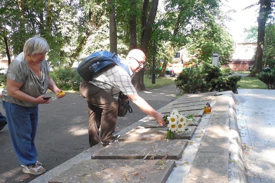 Год назад из города Раменское Московской области приезжали внук Александр Зорихин и его супруга Наталья, чтобы положить к дорогому имени цветы от всех, кто его помнит. Но оказалось, что он увековечен лишь «частично».