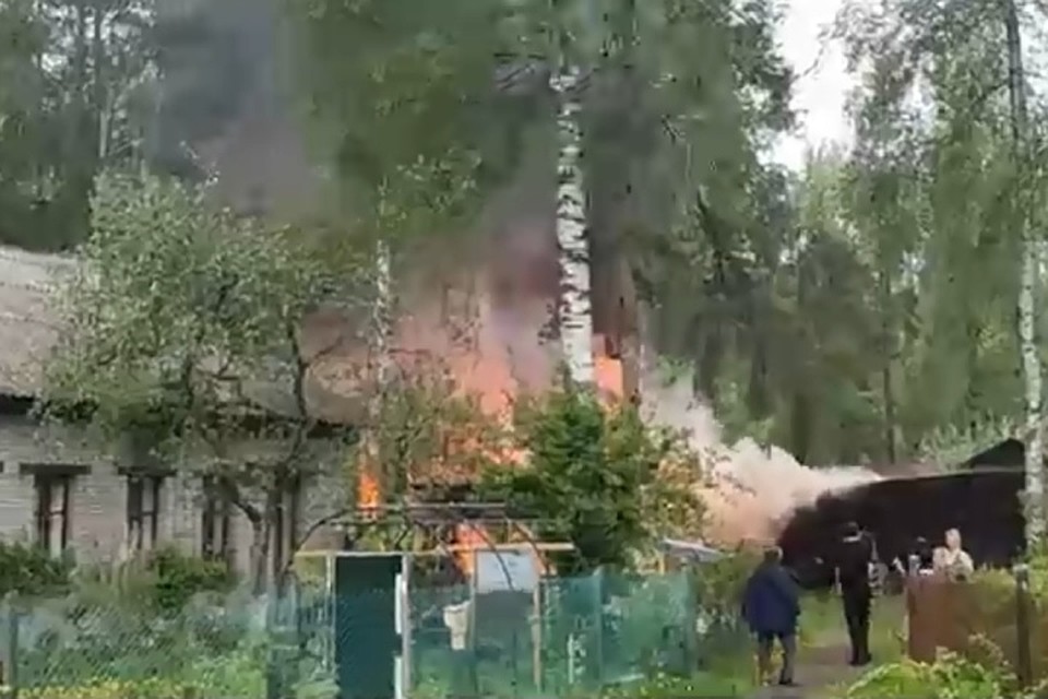 Пожарные машины прибыли через 8 минут.