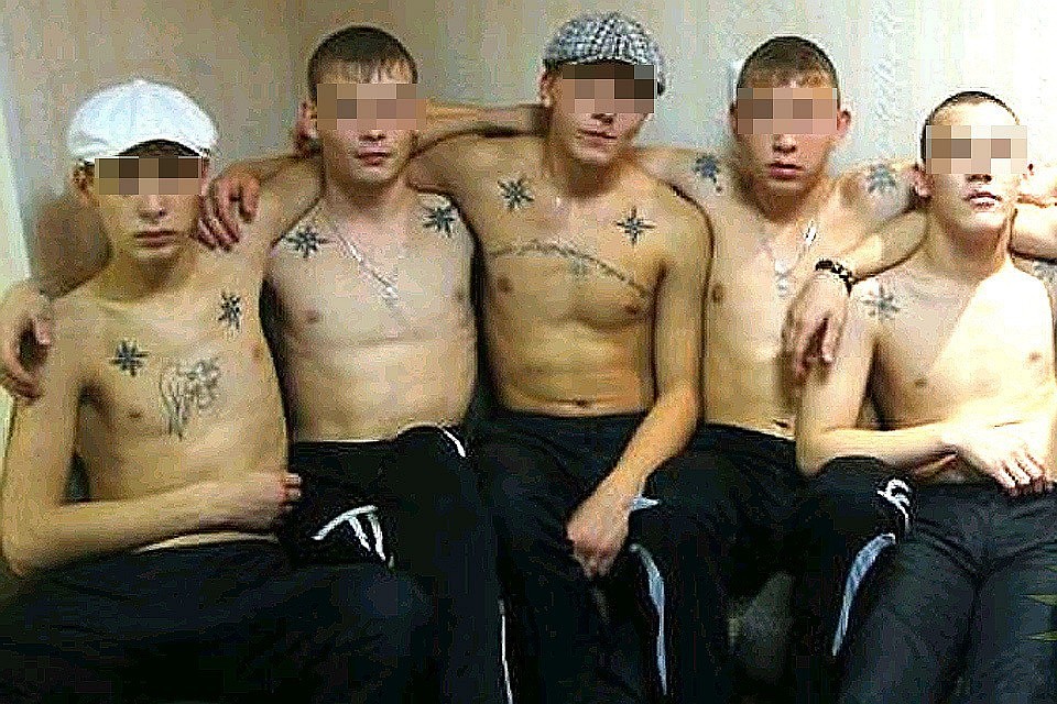 Смысл АУЕ: школьники собираются в банды, раздают друг другу тюремные клички и живут по воровским понятиям