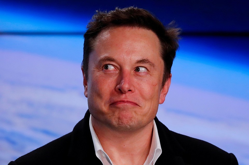 Компания SpaceX Илона Маска подала иск к ВВС Соединенных Штатов.