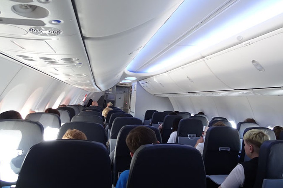 Из-за неисправности Sukhoi Superjet АК "Ямал" на 7 часов задержала рейс Москва-Тюмень