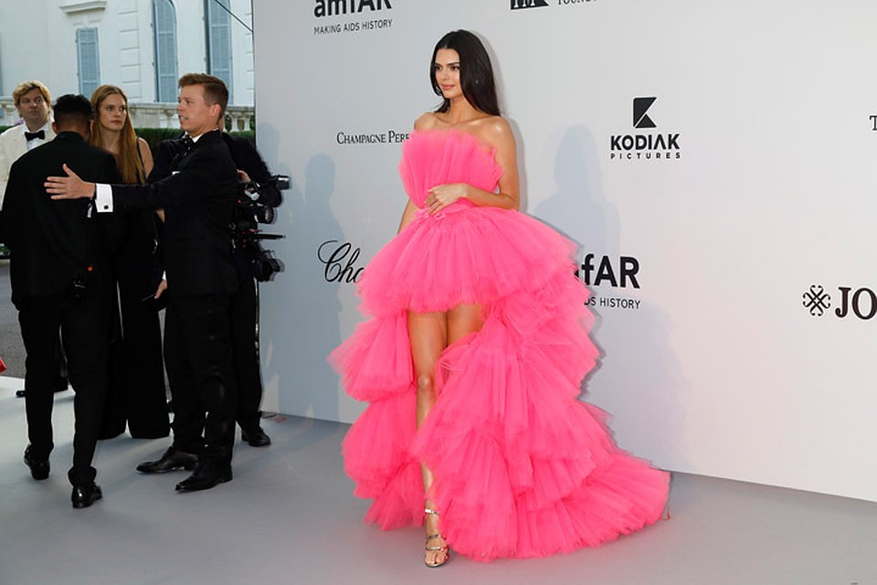 Кендалл Дженнер на балу amfAR.
