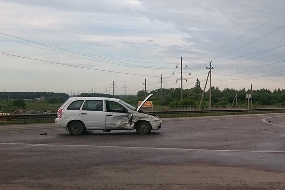 Один из автомобилей. Фото: "Аварии ДТП Воронежа".
