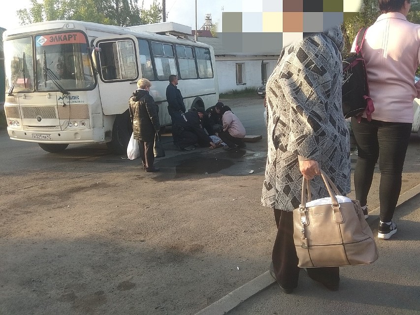 Водитель выпал из кабины и начал биться в конвульсиях. Фото: сообщество "Типичный Курган".