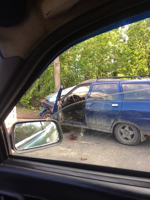 Водителю оказали помощь сотрудники скорой помощи