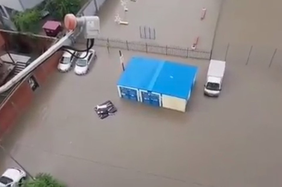 Заплыв на матрасе в Краснодаре Фото:typodar