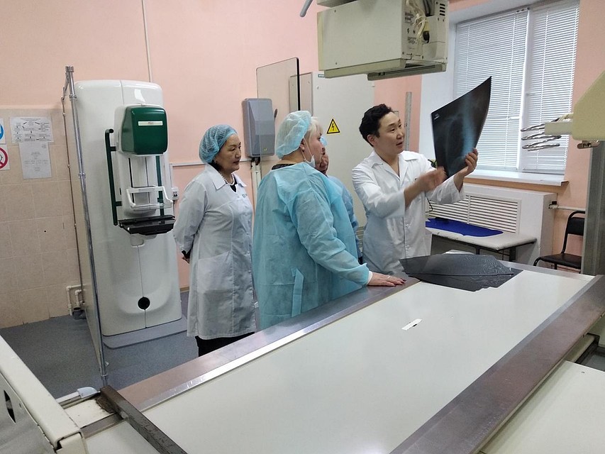 Остро стоит проблема дефицита медработников, неукомплектованности штатов больниц и ФАПов.