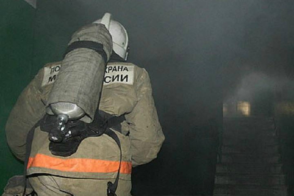 В пожаре чуть не сгорели три жильца хабаровской многоэтажки