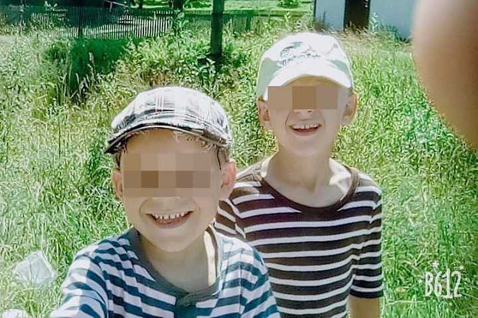 Младший брат случайно отрубил пальцы старшему