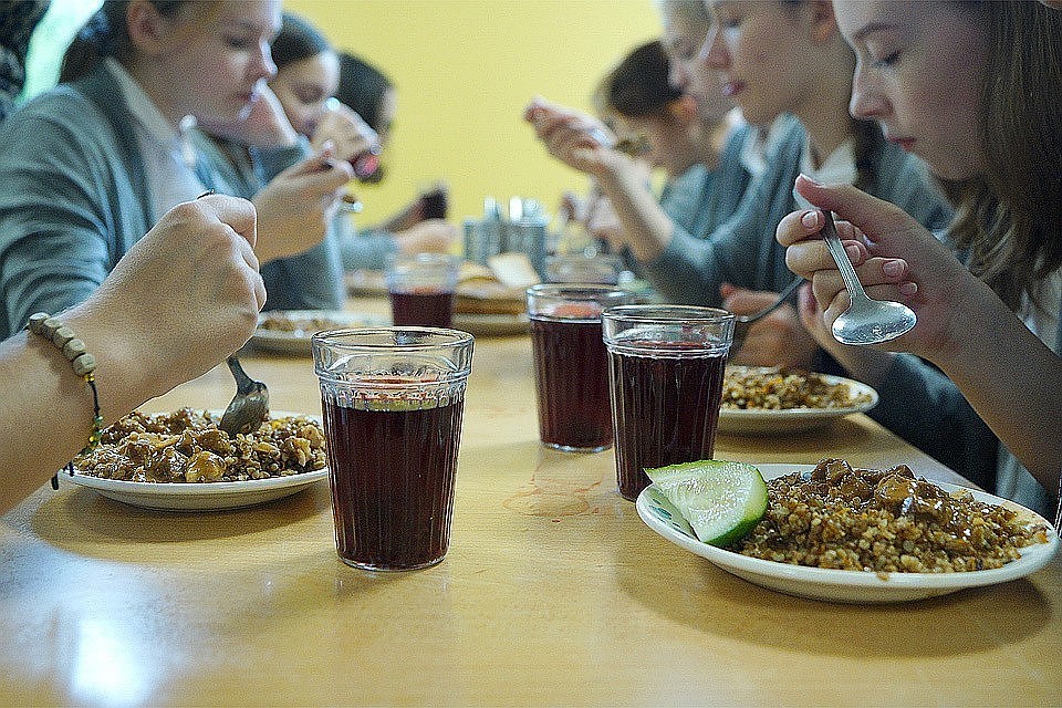 Размер пособия на школьное питание планируется увеличить до 700 рублей