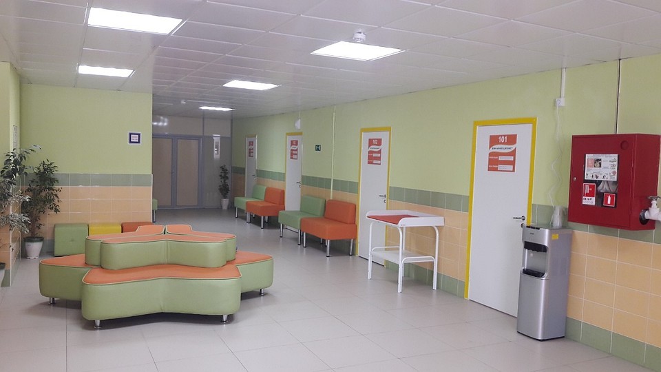 Для обследования детей в поликлинике ведут прием узкие специалисты