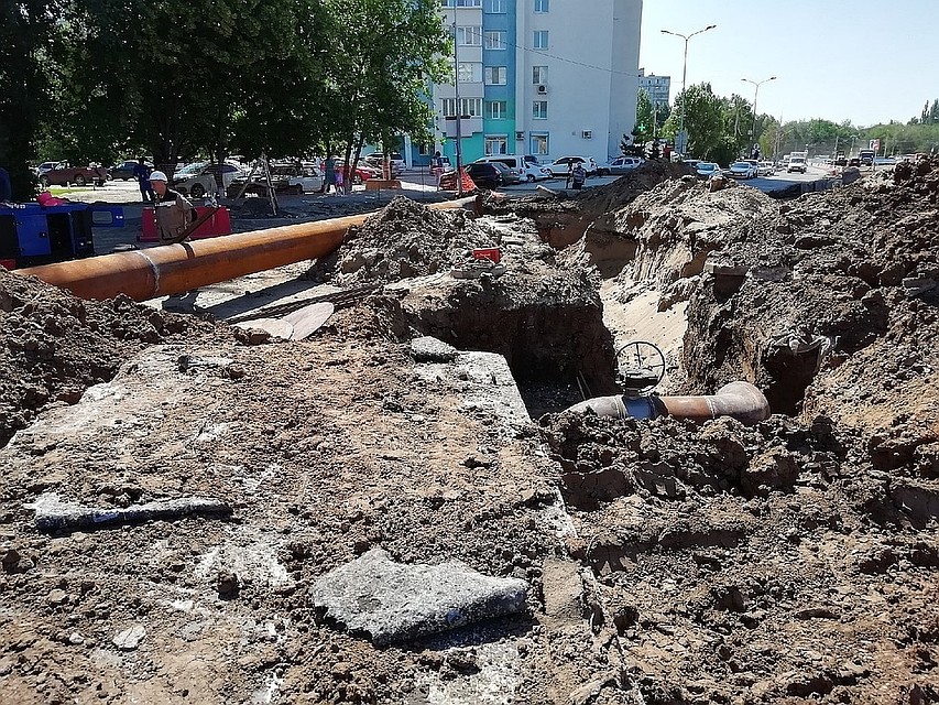 На Ташкентской смонтировали временный трубопровод